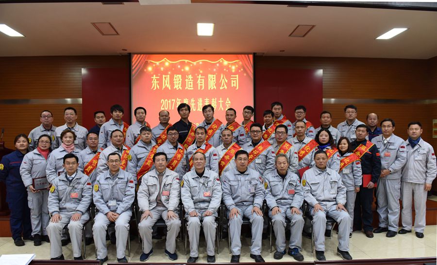 先進合影_副本.jpg