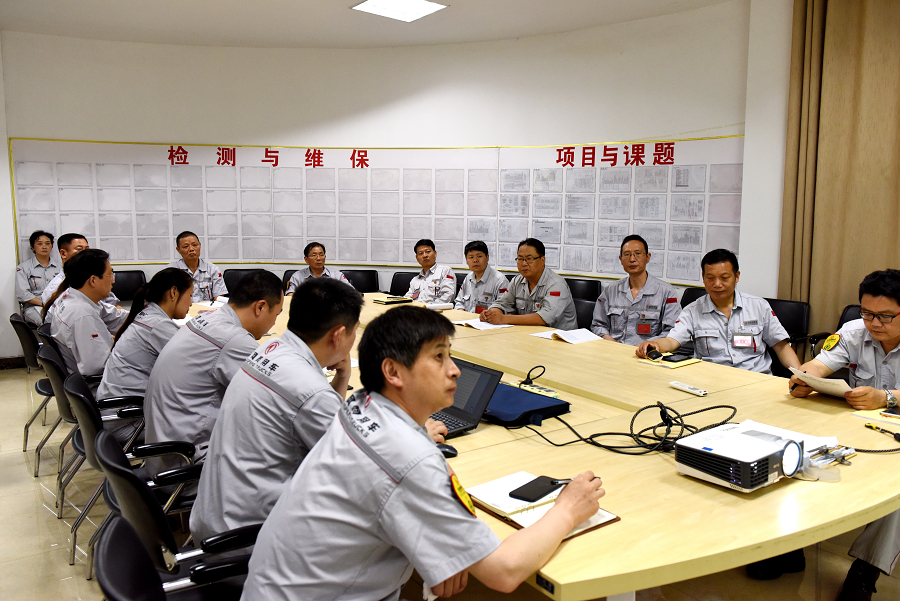 C:\Users\liangxq\Desktop\“三個(gè)報(bào)告”剛露面，鍛造廠員工為何討論的既熱烈又激烈？\鍛造廠分組討論公司黨代會(huì)報(bào)告現(xiàn)場(chǎng)7.jpg