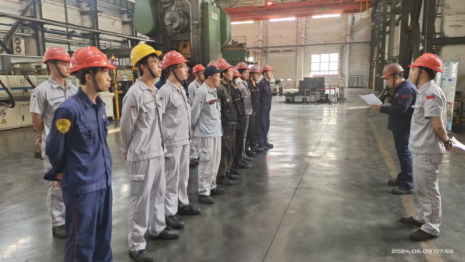 裝備和模具技術(shù)人員已經(jīng)到位維保開(kāi)展支援_20240609_075504.jpg